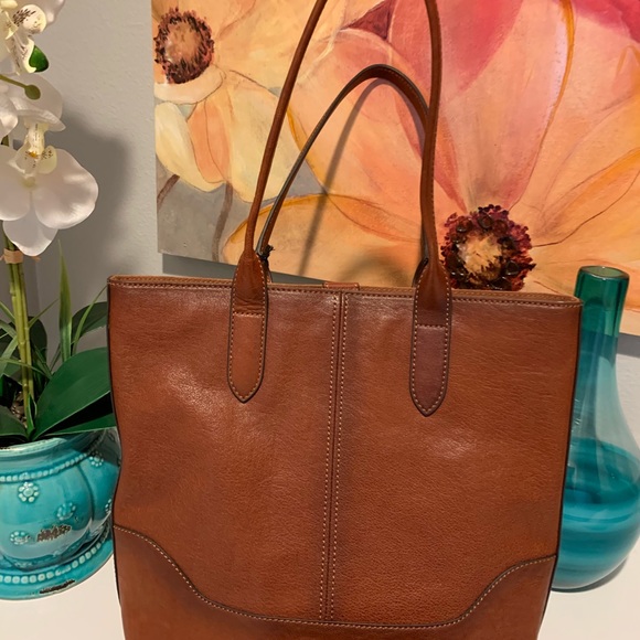Frye Ring cognac leather Tote NWT Beautiful!! - Picture 2 of 5